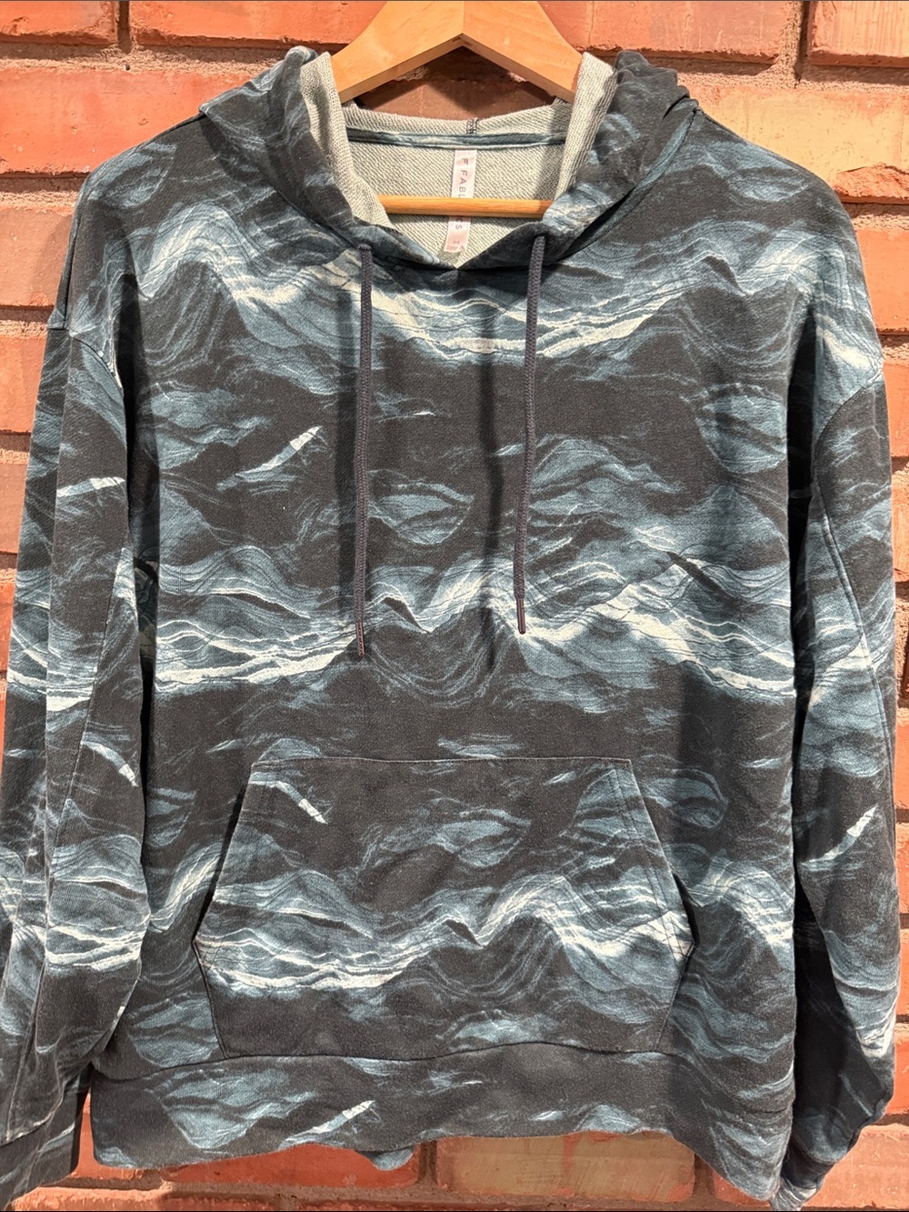 Fabletics esmi green Wave-Print Hooded Pullover Sweatshirt